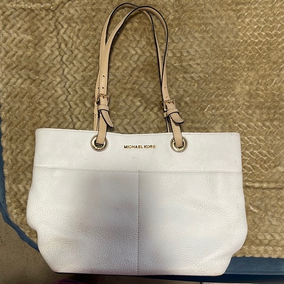 White Michael Kors purse. Good condition - Picture 1 of 2
